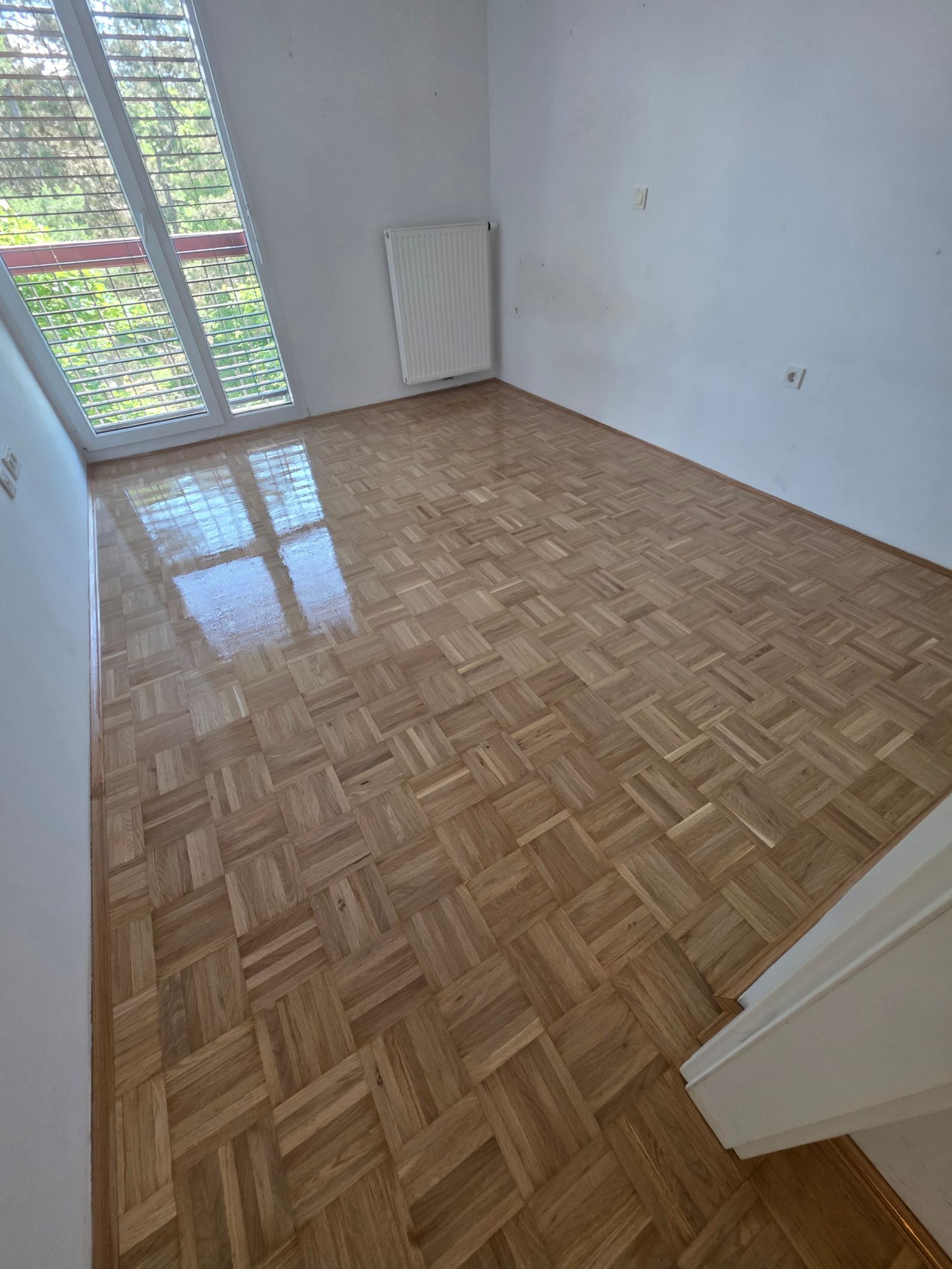 Mozaični parket v otroški sobi po obnovi